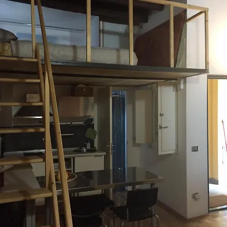Milano's Navigli Studio Apartamento Milão
